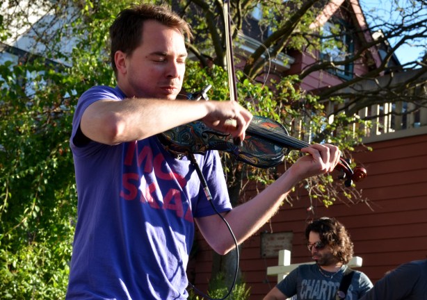violin player at the Beaches Jazzfest
