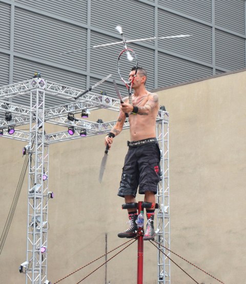 blog_buskerfest_knives_juggling