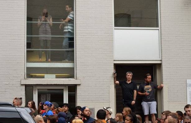 blog_groupies_window