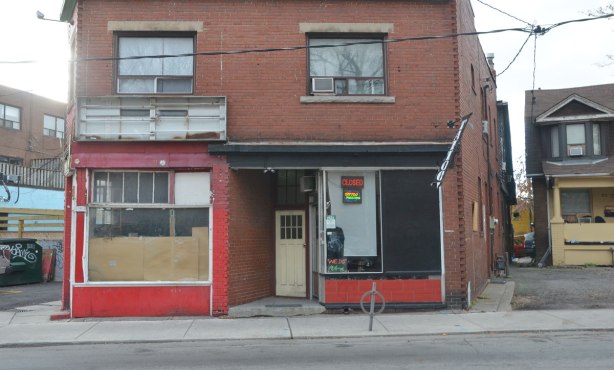 empty store front at 78 Vaughan Road, empty on one side a closed tattoo parlour on the other. 