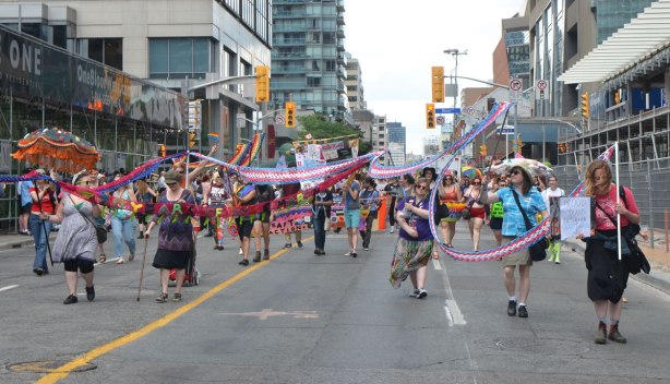 blog_crochet_banner_ribbon_parade