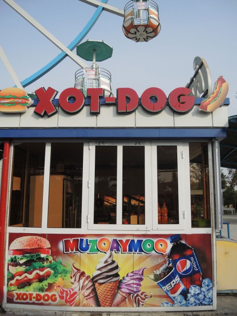 a hot dog stand in an amusement park in Bukhara, where hot is spelled xot as the x in Uzbek language is pronounced close to an H sound. 