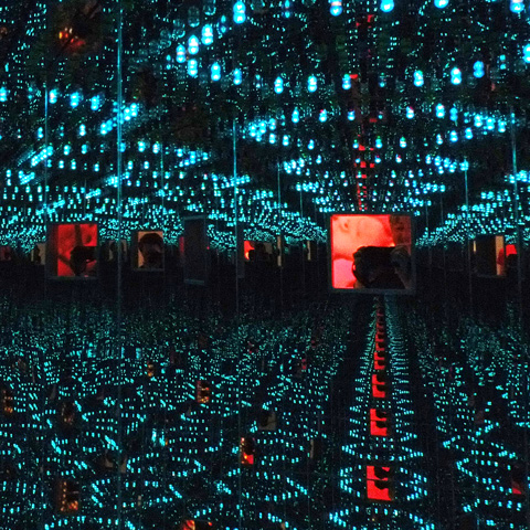 teal blue lights and mirrors, reflections, kusama infinite mirrors 