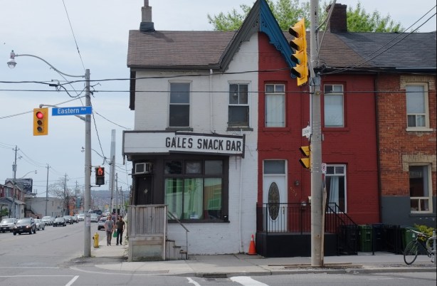 gales snack bar, exterior
