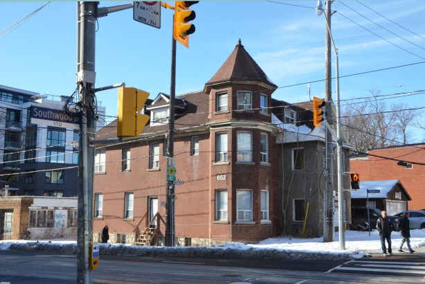 commercial building with a turret at an intersection