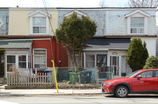 two storey row houses with flat roofs, 