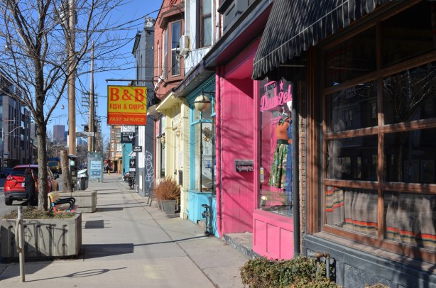 line of stores on Queen Street East by the B & B fish and chip restaurant 