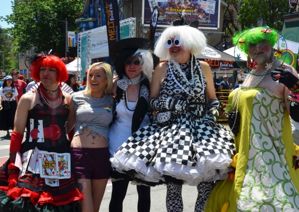 group, drag queens, pride parade 