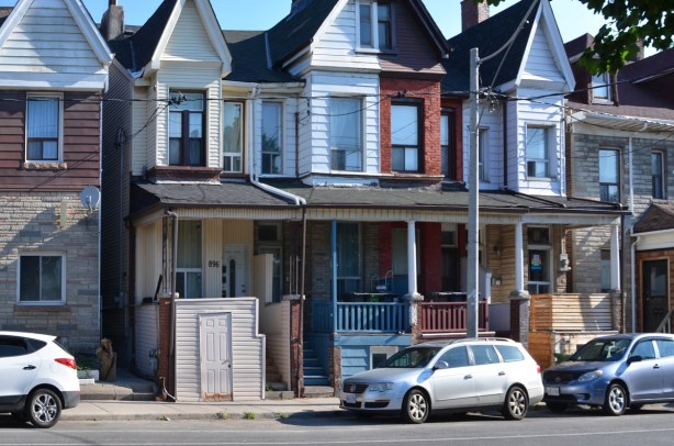 houses on dundas east near broadview