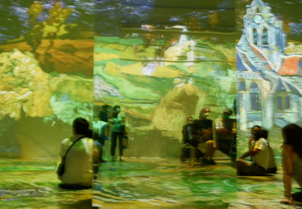 Vincent Van Gogh Immersive exhibit - people sitting and standing 