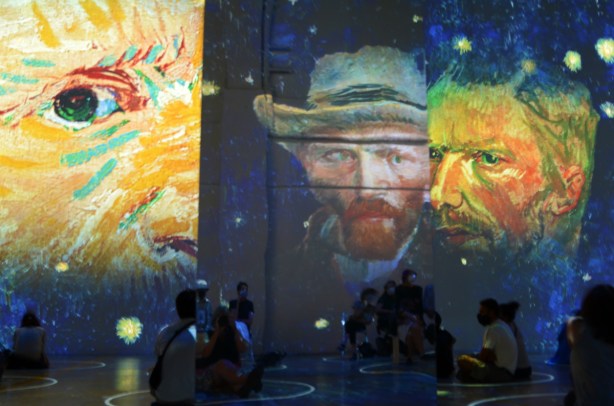 Vincent Van Gogh Immersive exhibit - large faces of Van Gogh projected on the wall, from self portrait paintings 