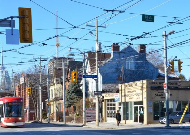 corner of kIng and Sumach, looking northwest, Central Auto mechanic on the corner
