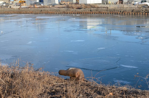 a large metal piece beside keating channel, for tying off boats who want to park there, 