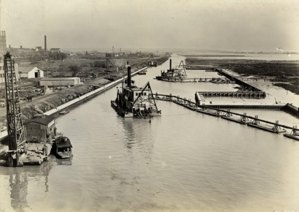 1914 picture of building of Keating channel to divery mouth of Don River to Lake Ontario, black and white vintage photo 