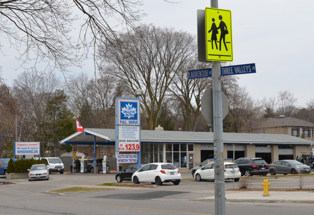 3 valleys auto garage and full service gas station, a low one storey building with 4 bays for car repair