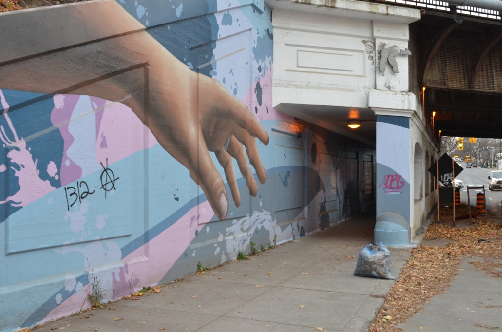 a large realistic hand painted in a mural, part of Bridges in Art project