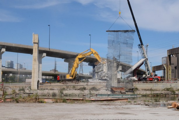 demolition of the Gardiner, yellow crane, by Keating channel