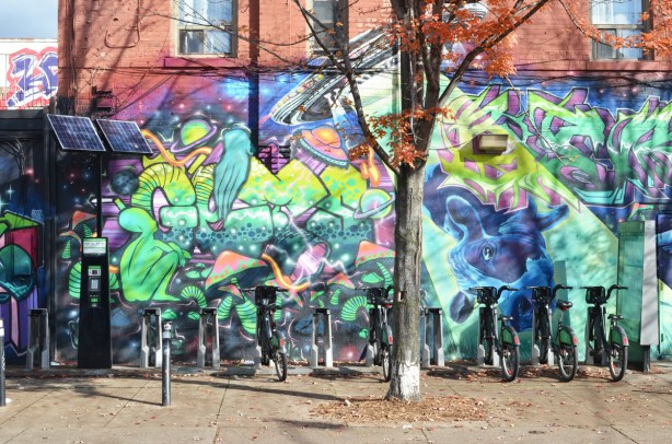 green alien humanoid figure squatting