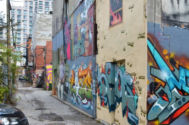 street art murals in el mocambo lane