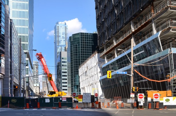 Lower Simcoe street closed to traffic because of construction