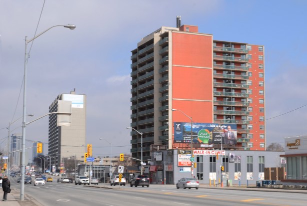 northeast corner of cummer and yonge, large red brick apartment building, small strip malls