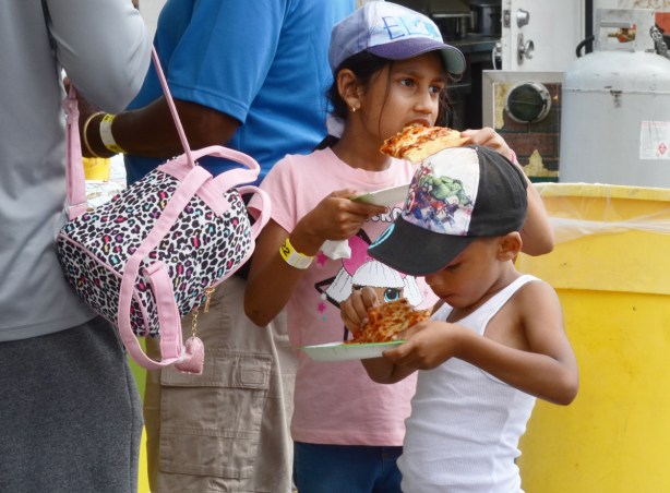 two kids eating pizza