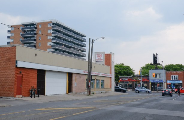 northeast corner of Eglinton and Marlee, empty building for lease on the corner, small apartment building in the background