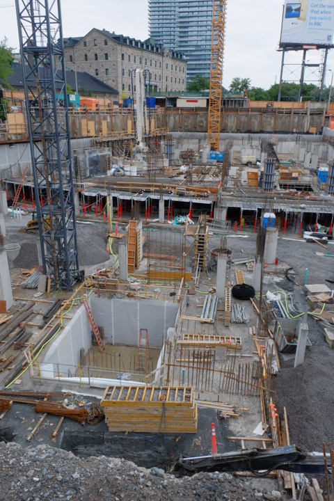 construction site on parliament, large hole in the ground