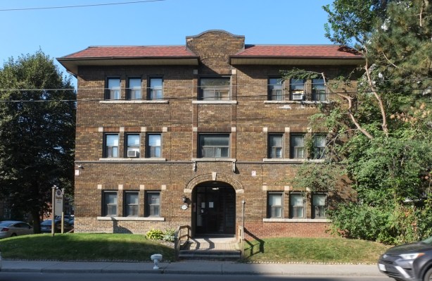 three storey brick apartment building on Vaughan Road