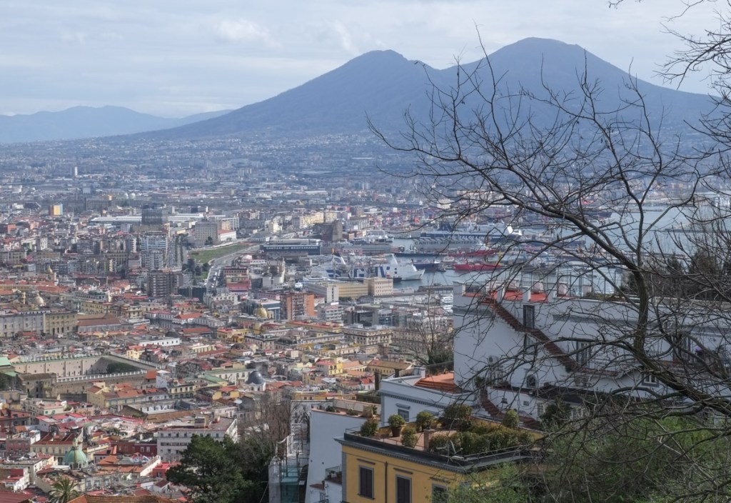 the city of Naples, or Napoli, with Mount Vesuvius in the background