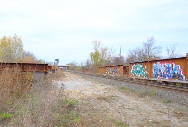looking northward up the CNR railway tracks from a hole in the fence by the DOn Mills trail.