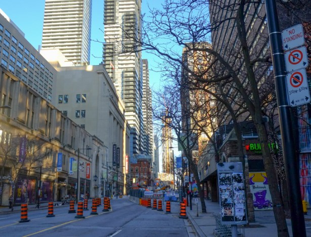 looking north on yonge from granby, just south of college