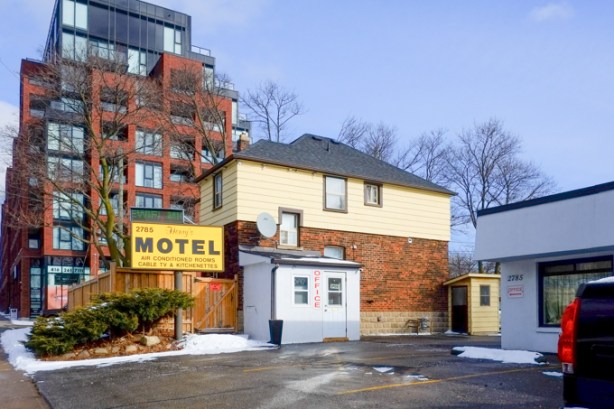 Henrys Motel on Kingstson Road, newer condo in the background