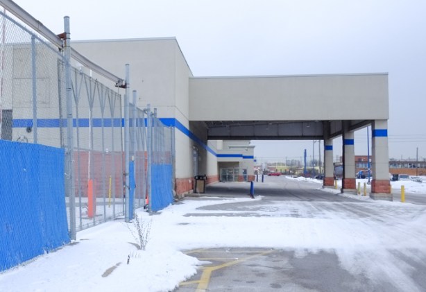 side view of main entrance to rona store