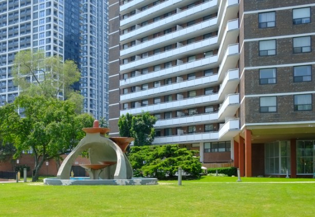 islington towers, apartment building from the late 1960s, with a fountain in the front