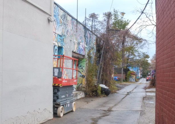 looking south down lane behind dundas west, just south of bloor