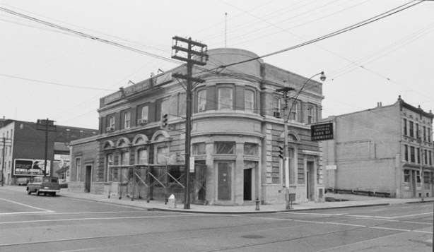 1972 black and white photo of CIBC (bank of commerce) building at king and Sherbourne