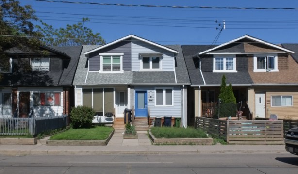single family residences on Coxwell Avenue