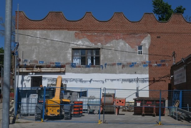 side of building beside vacant lot that used to be Dean Motors International